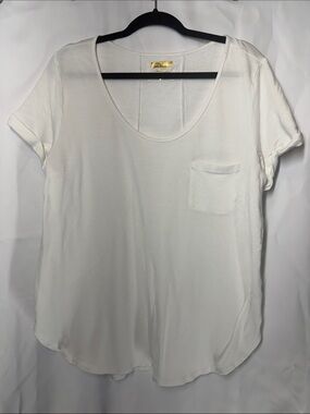 Lilly Pulitzer Luxletic White Short Sleeve Scoop Neck Pocket Tee